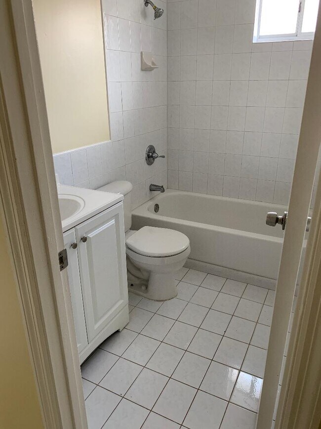 Building Photo - 3183 W 72nd St