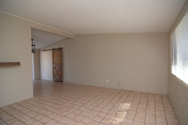 Foto del edificio - Charming 3 Bedroom 2 Bath House! Great Northwest Tucson Location