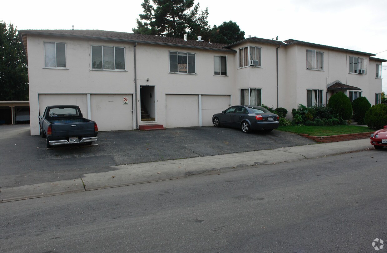 Building Photo - 703-723 Victor Way