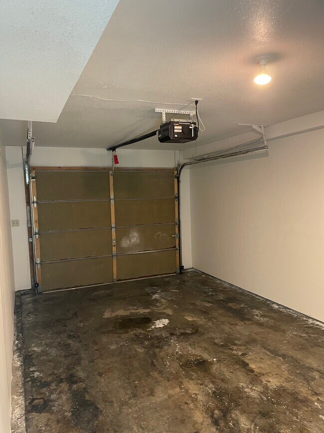Foto del edificio - 5617-5623 NW 66th Terrace