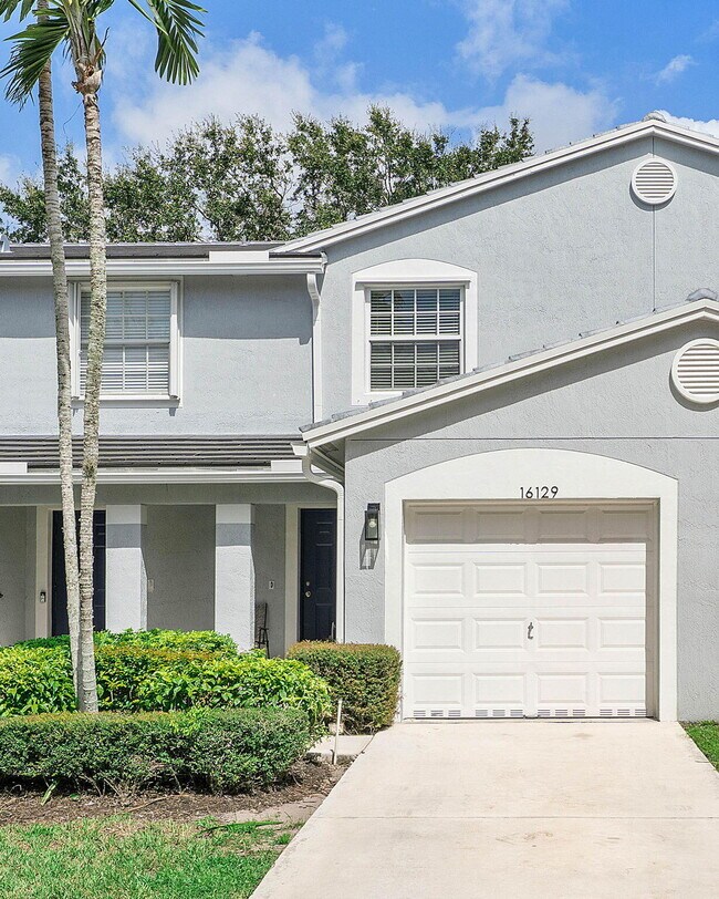 Foto del edificio - 16129 Sierra Palms Dr