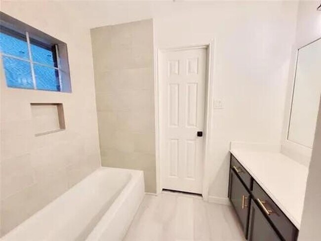 Foto del edificio - Charming 3 Bed 2.5 Bath Townhome