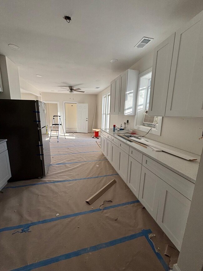 Foto del edificio - 545 W 62nd St