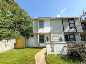 Building Photo - 424 E Burgess Rd