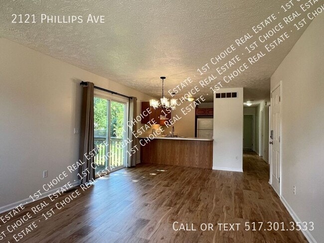 Building Photo - 2121 Phillips Ave