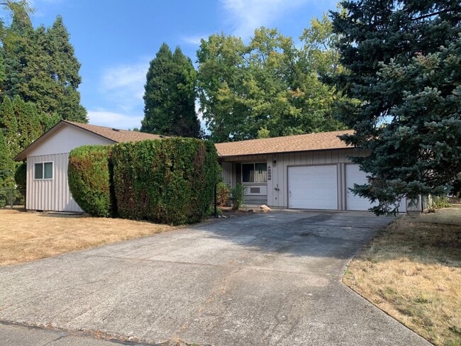 Building Photo - $2,450 - Three Bedrooms, Two Baths Home on...