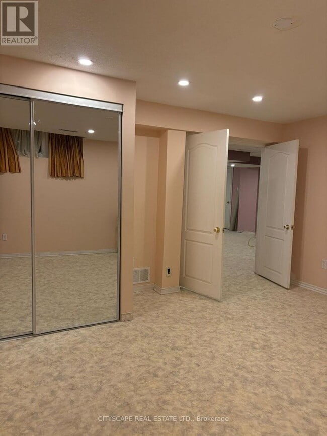 Building Photo - 6121 Maple Gate Cir