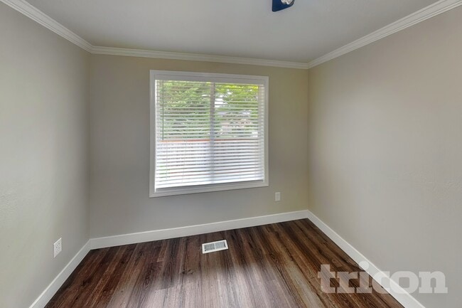 Building Photo - 3402 NE 165th Ave