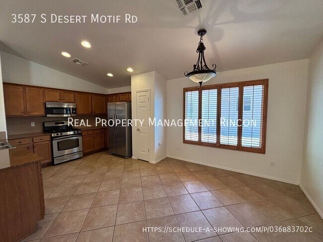 Foto del edificio - 3587 S Desert Motif Rd