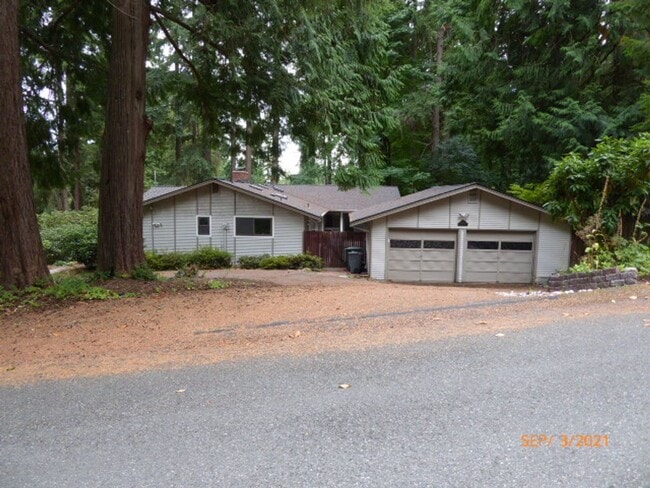 Charming 4 Bed 2.5 Bath + Den Rambler in S... - Charming 4 Bed 2.5 Bath + Den Rambler in S... House