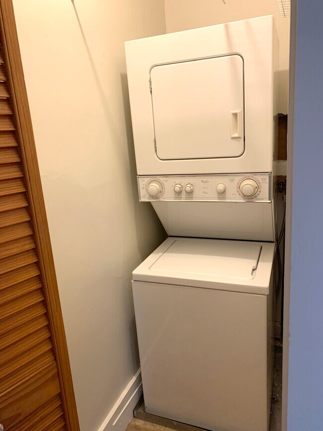 In-unit washer & dryer - 7 W Afton Ave