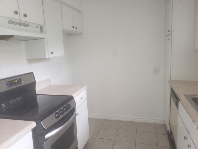 Building Photo - 12888 Montfort Dr