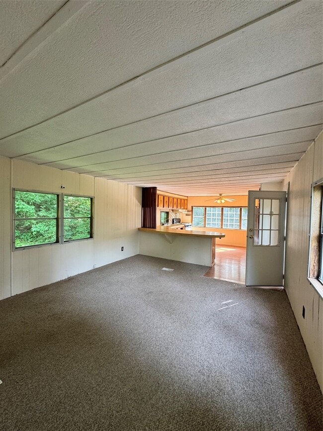 Building Photo - 19 Griffin Ln