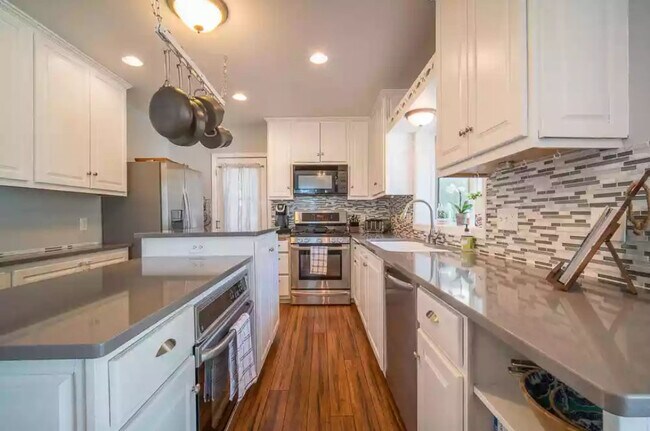 Foto del edificio - 2816 W Grange Ave