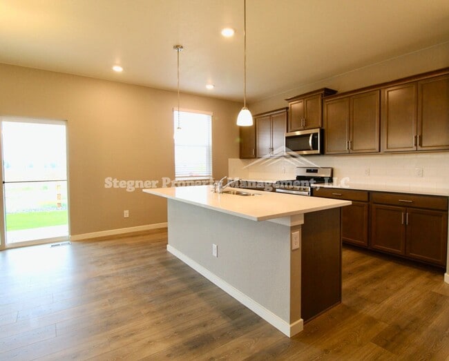 Building Photo - Beautiful Newer Home