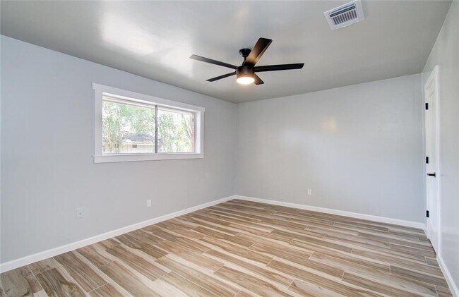 Foto del edificio - 1806 Cypress Dr
