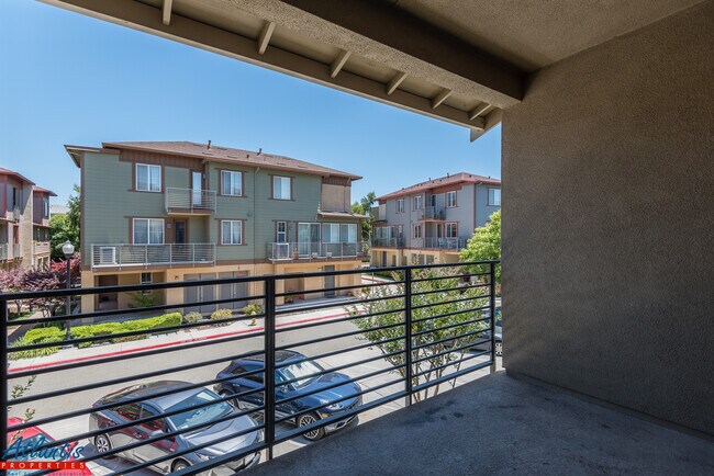 Building Photo - Japantown Townhouse | Stainless Steel Appliances | Central A/C