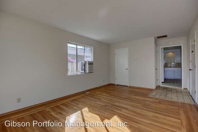 Building Photo - 544-548 E McKinley Ave