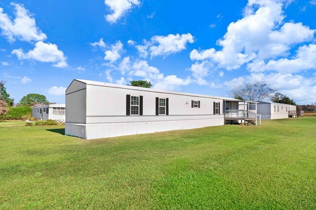 Building Photo - *Excellent Location* 2 BR | 2 BA Singlewide in Goldsboro