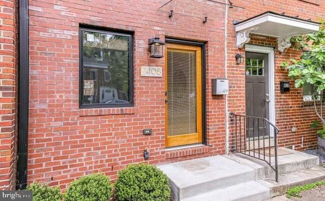 Building Photo - 408 N Henry St