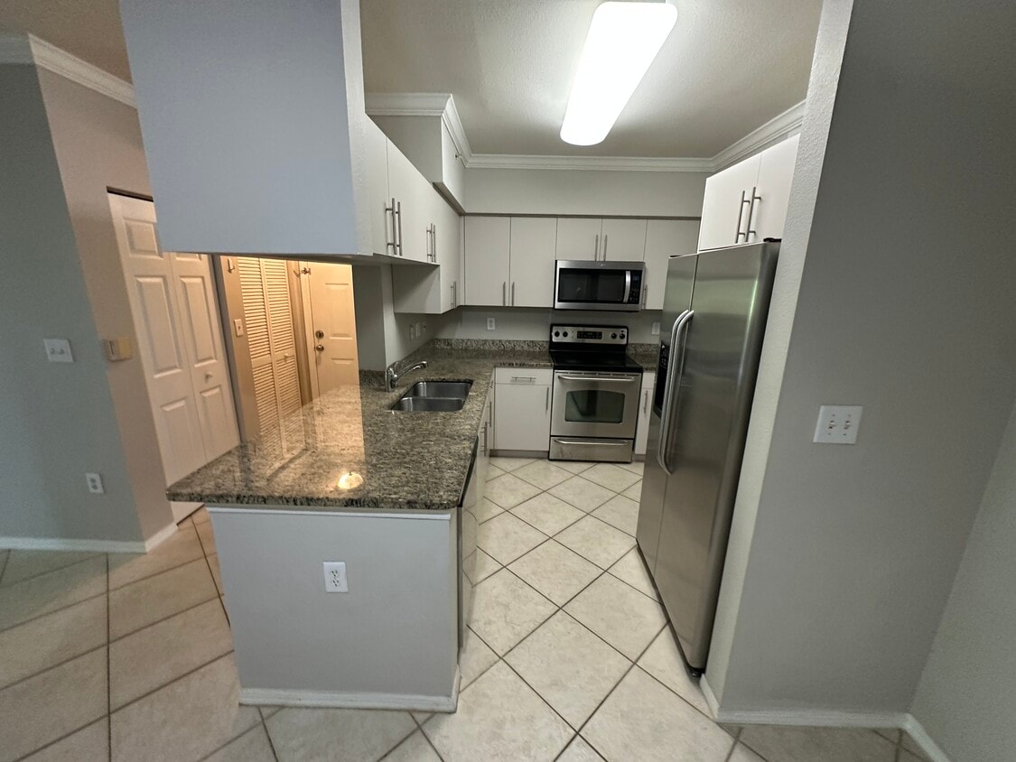 Foto principal - 6530 Emerald Dunes Dr