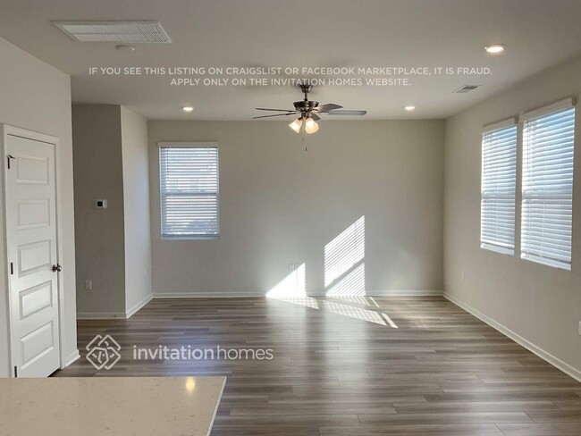 Building Photo - 5088 Mifford Dr