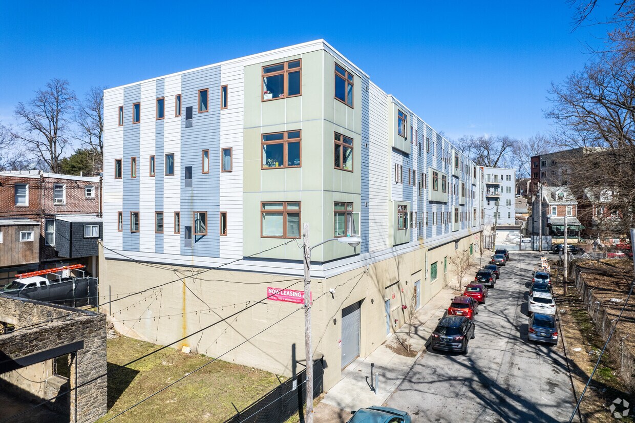 Primary Photo - 525-547 E Armstrong St