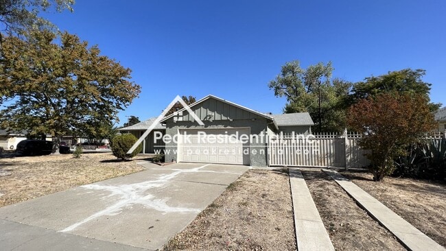 Building Photo - Nice 4bd/3ba House with 2 Car Garage