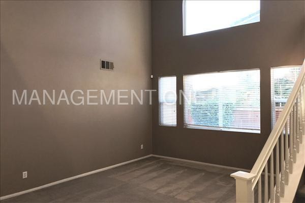 Building Photo - Desirable Home near Moreno Beach