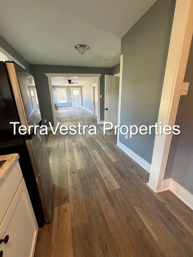 Building Photo - 4 Bedroom Single Family in Pennsville! Eli...