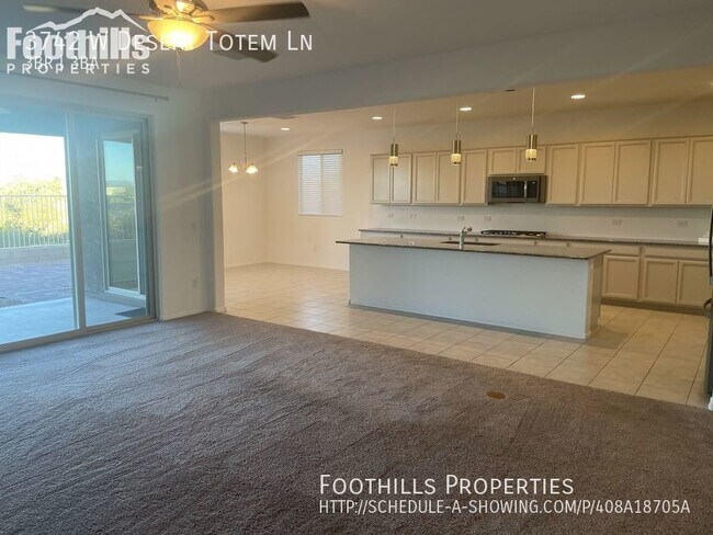 Foto del edificio - Newer Build - 3BR 2 1/2 BA