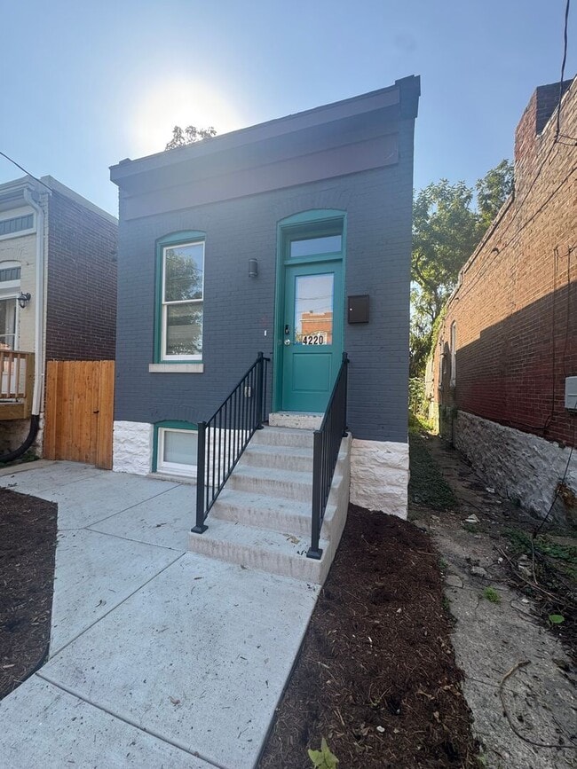 Building Photo - 4220 Vista