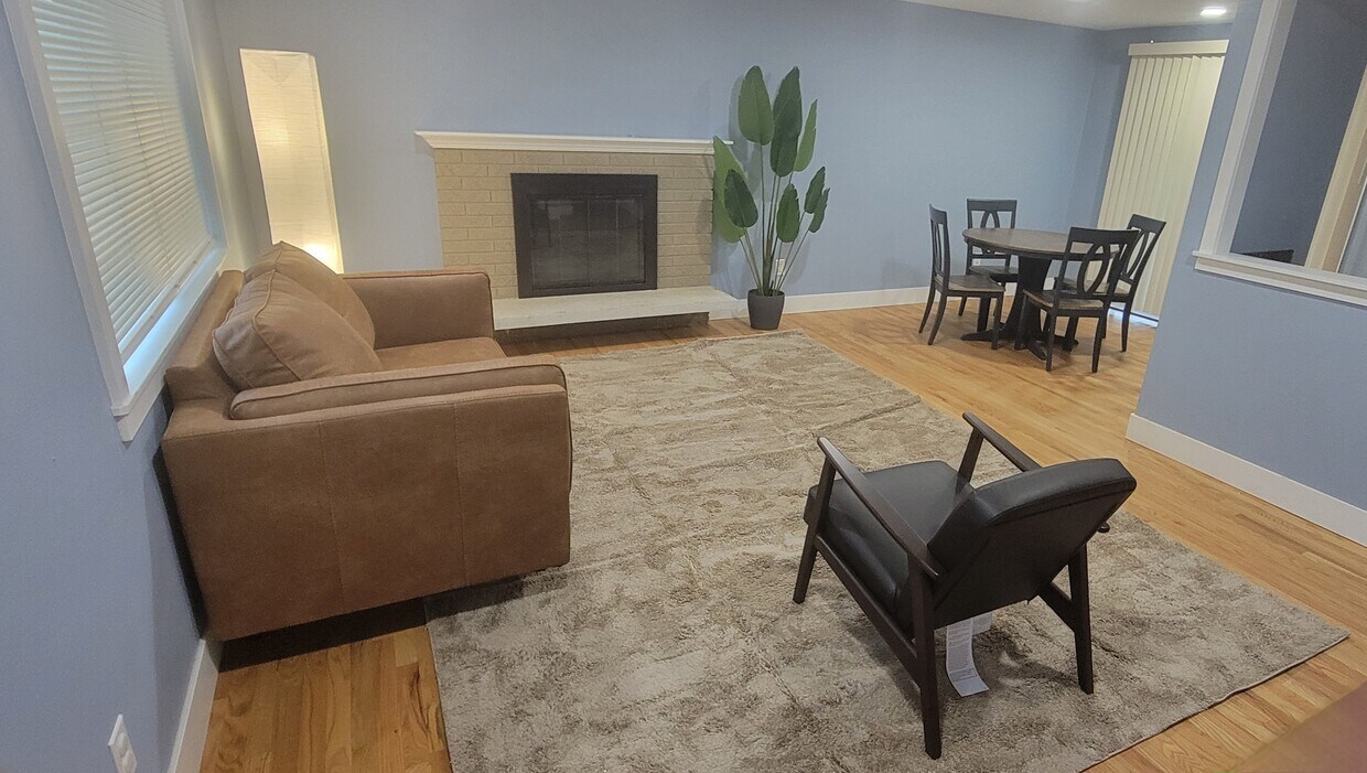 Foto principal - 11123 Luther Ave S