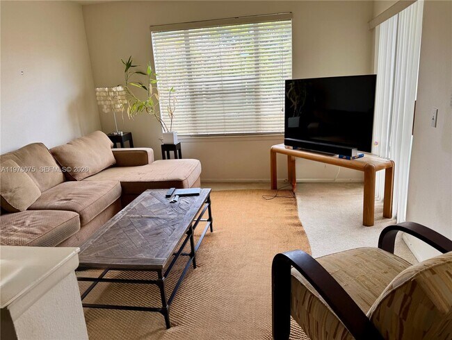 Foto del edificio - 1740 Palm Cove Blvd