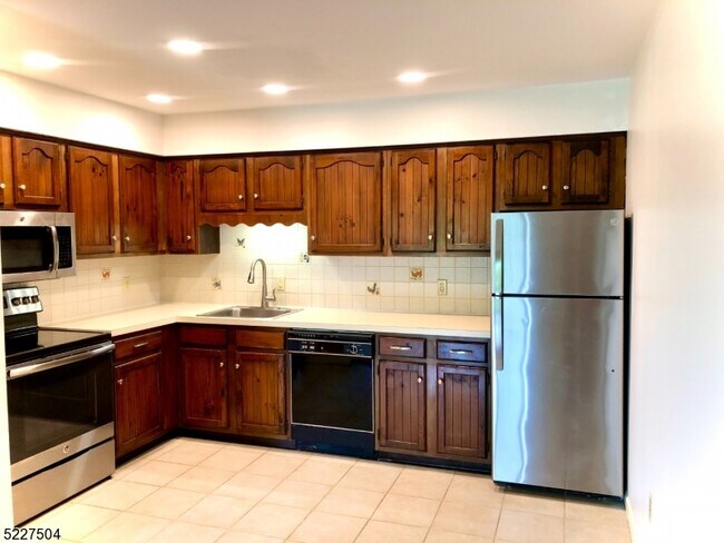Building Photo - 47 Lambert Ln
