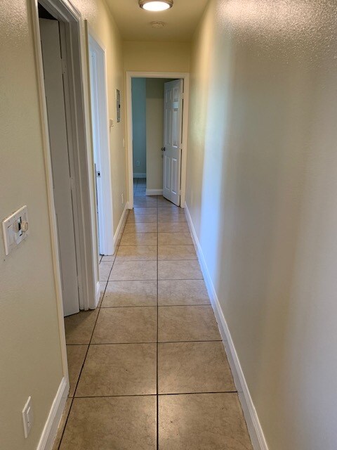 Pasillo - 409 E 56th St