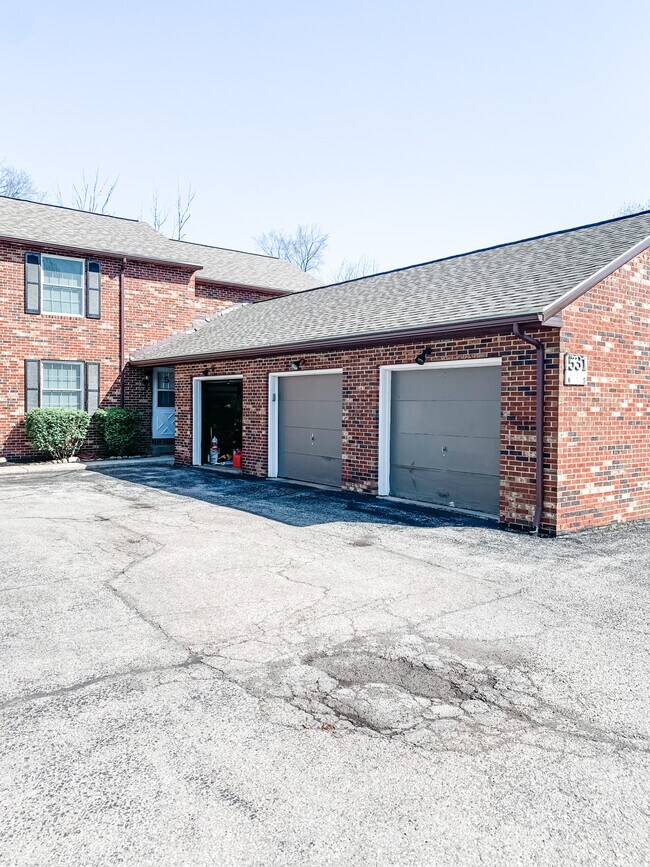 Main Photo - 531 Valley Dr