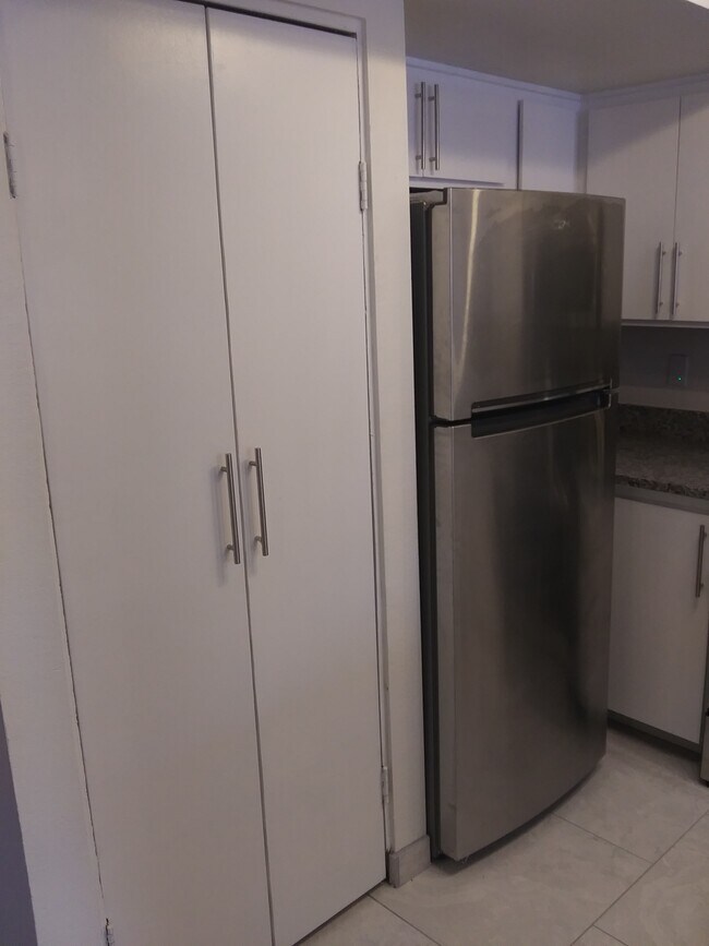 Kitchen pantry - 520 E Weber Dr