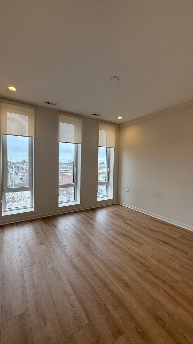 Foto del edificio - 3207 N Narragansett Ave