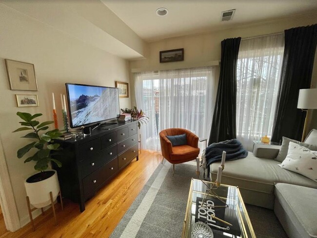 Foto del edificio - 608 Jefferson St