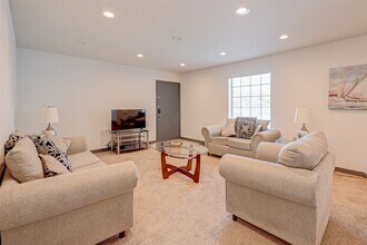 Building Photo - 5863 Inwood Dr