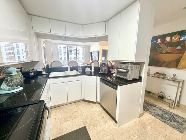 Foto del edificio - 801 Brickell Key Blvd