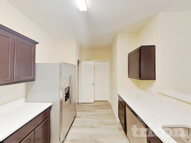 Building Photo - 2055 Sweet Lilac Dr