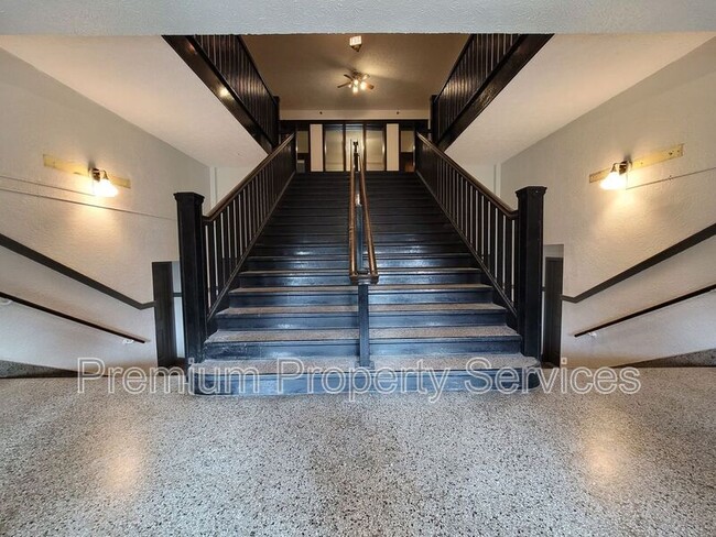 Building Photo - 2208 8th St