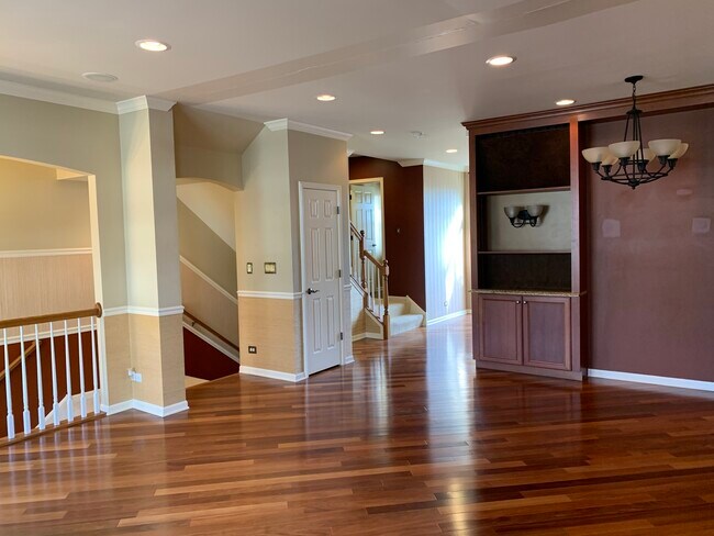 Building Photo - 345 N Commerce St