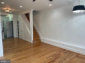Building Photo - 1604 Levis St NE