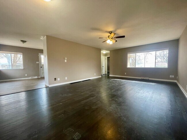 Building Photo - 1618 Dakota St