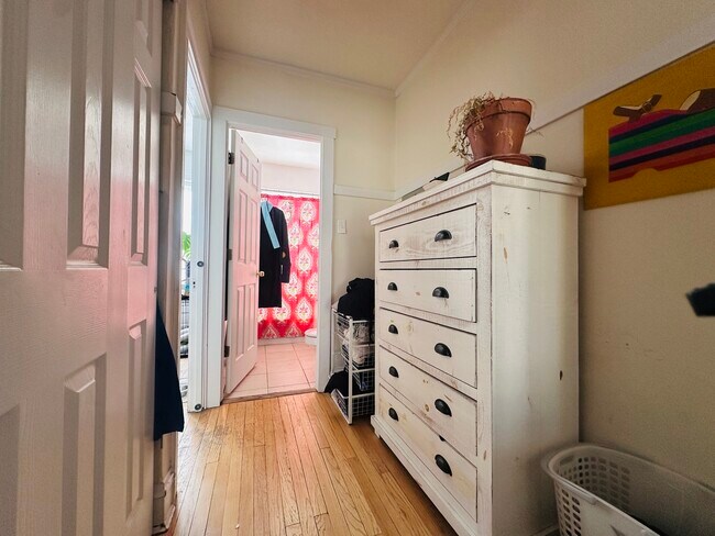 Foto del edificio - 5056 N Wolcott Ave