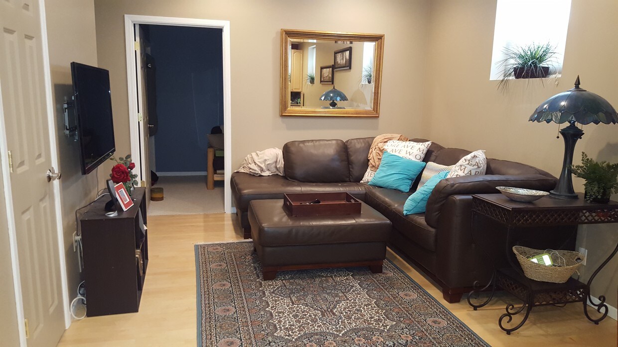 Foto principal - 2412 Harriet Ave