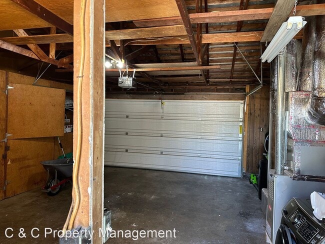 Building Photo - 5 br, 2.5 bath House - 1397 Searcy Dr